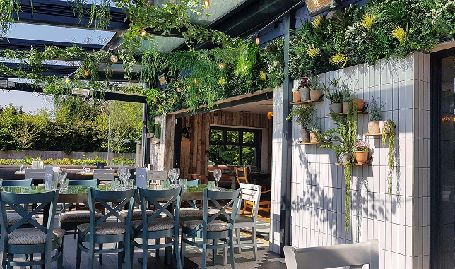 arkayu glass retractable roof for a restaurant 3